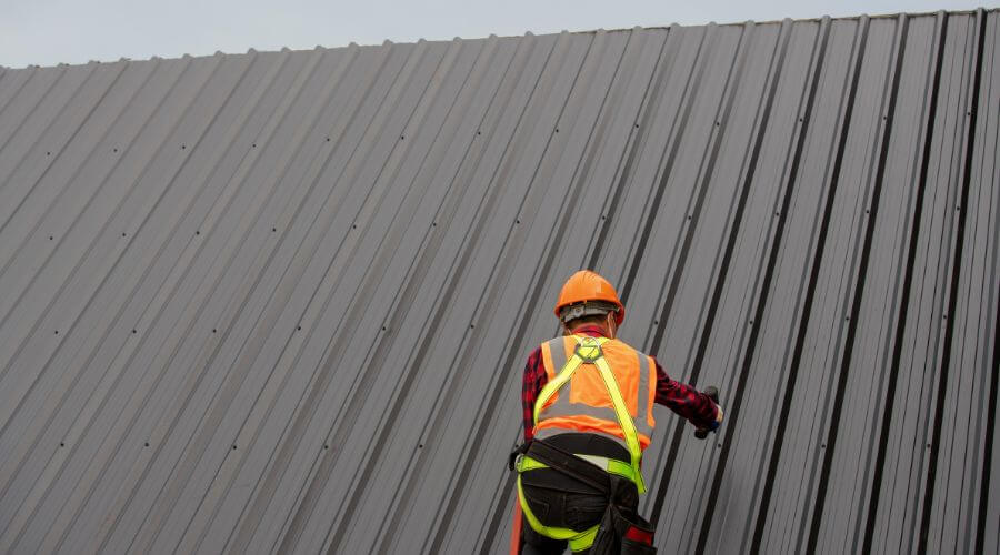Professional metal roof installation services in Bloomburg, TX